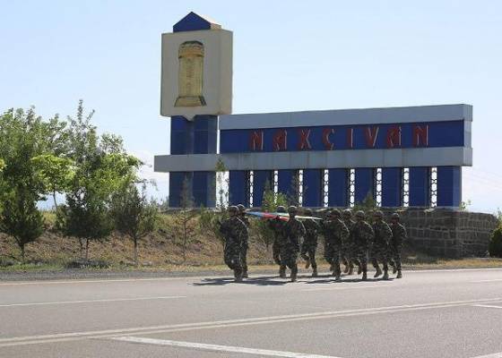 Россия внимательно наблюдает за учения в Нахичевани — военный атташе