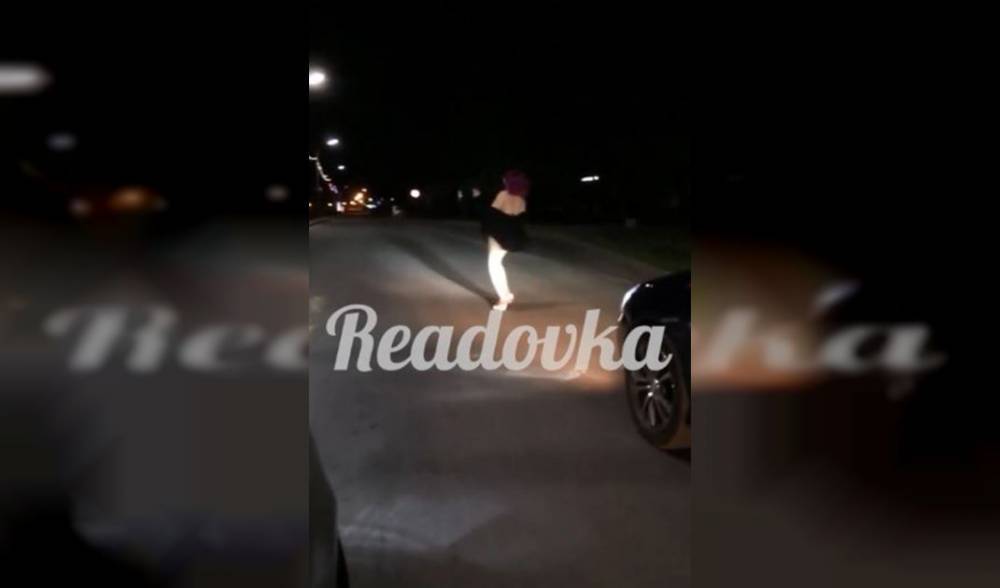 Полуголая девушка станцевала посреди улицы в Десногорске