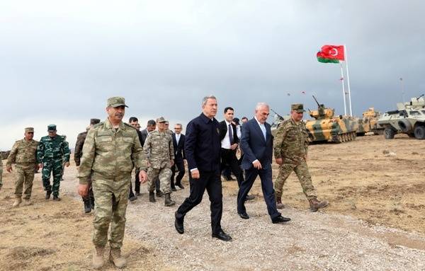 Глава Минобороны Турции прибыл в Азербайджан на совместные военные учения