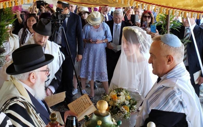 На руинах древней синагоги в Италии впервые за 1500 лет прошла еврейская свадьба