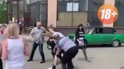 Видео: пострадавшие устроили самосуд над виновником "пьяного" ДТП на Алтае (18+)