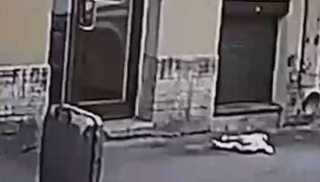 Падение 2-летнего ребенка из окна в Петербурге сняли на видео (18+)