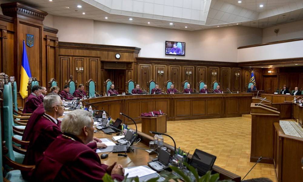 Конституционный суд перешел к закрытой части слушания в деле о роспуске Рады