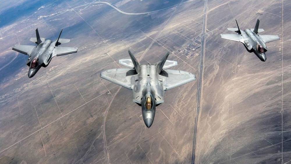 США от угроз перешли к делу: 26 турецких военных выгнали из программы работы с истребителями F-35  - CNN