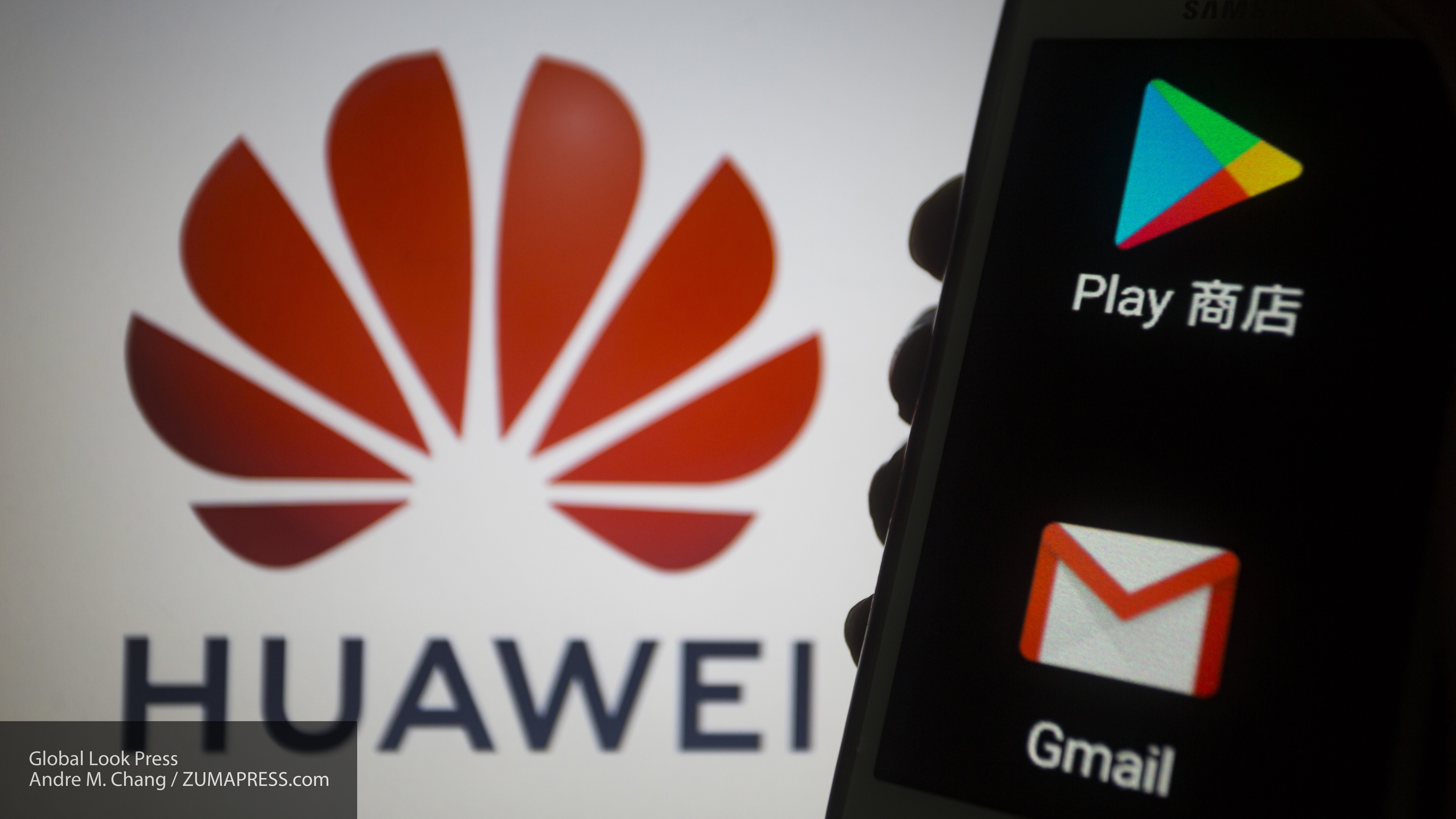 Компания Huawei выпустила первую партию смартфонов с собственной ОС