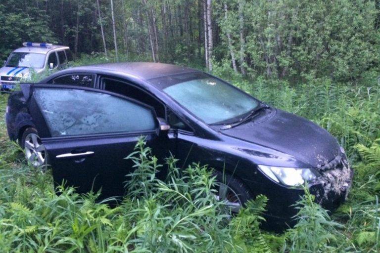 Угнанный в Лихославле автомобиль полицейские нашли в ржевском лесу