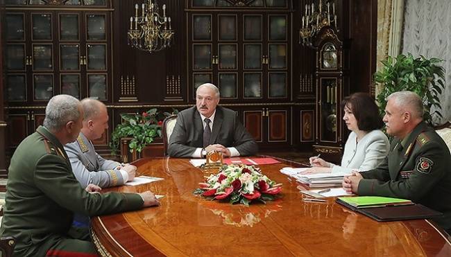 Лукашенко признал, что народ «не умирает от любви к нам»