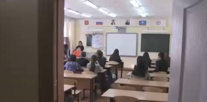 Учительница из Екатеринбурга получила выговор за "диктант" с грубым словом