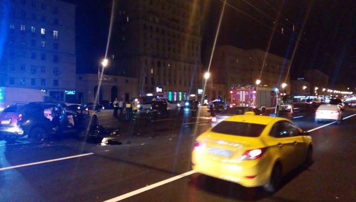 На Кутузовском проспекте в Москве столкнулись 6 машин