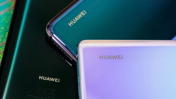 Компания Huawei планирует в будущем перейти на российскую ОС