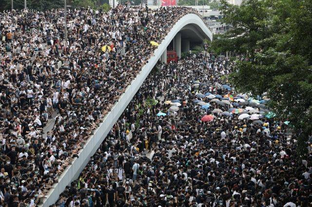 Власти Гонконга попросили сотрудников не приезжать в здание правительства