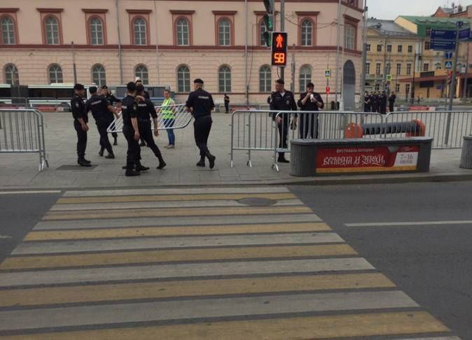 Тургеневская площадь перекрыта полицией в ожидании марша, посвященного делу Голунова
