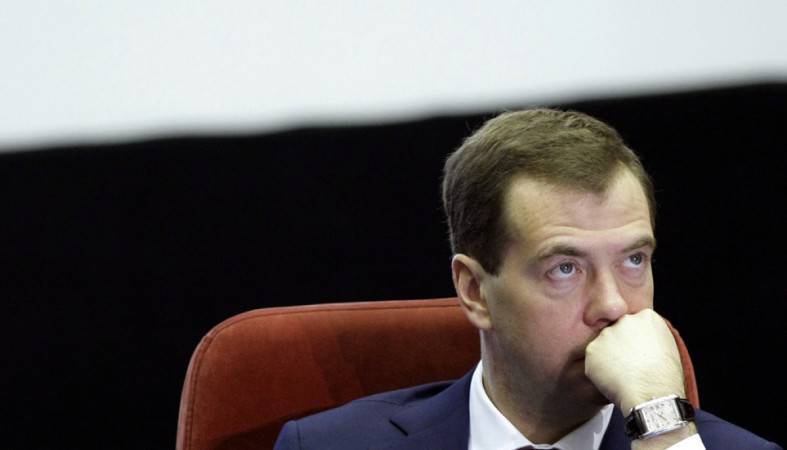 Премьер Медведев поделился фантазиями о четырехдневной рабочей неделе