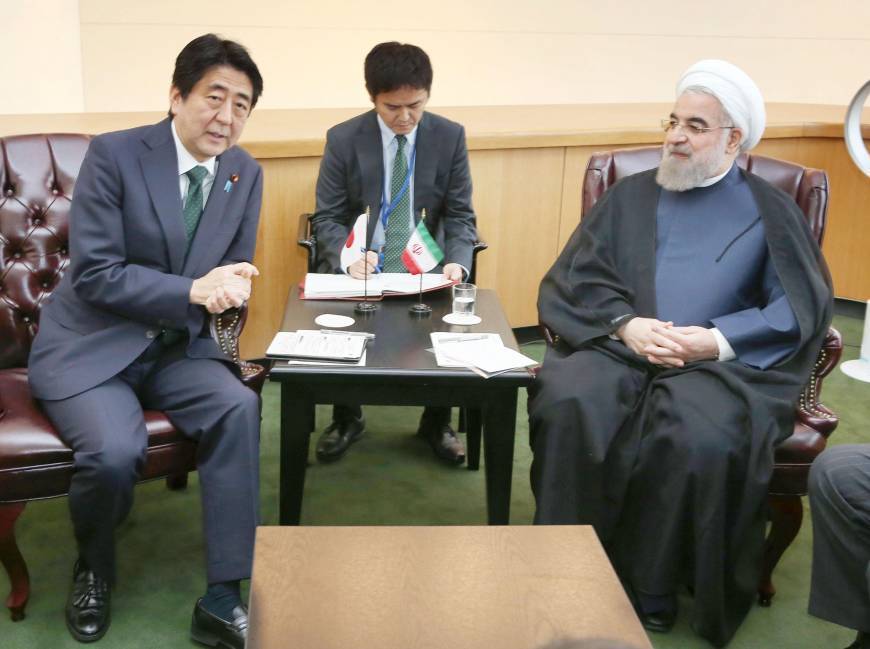 Reuters: Иран просит Японию повлиять на отмену американских санкций против Тегерана