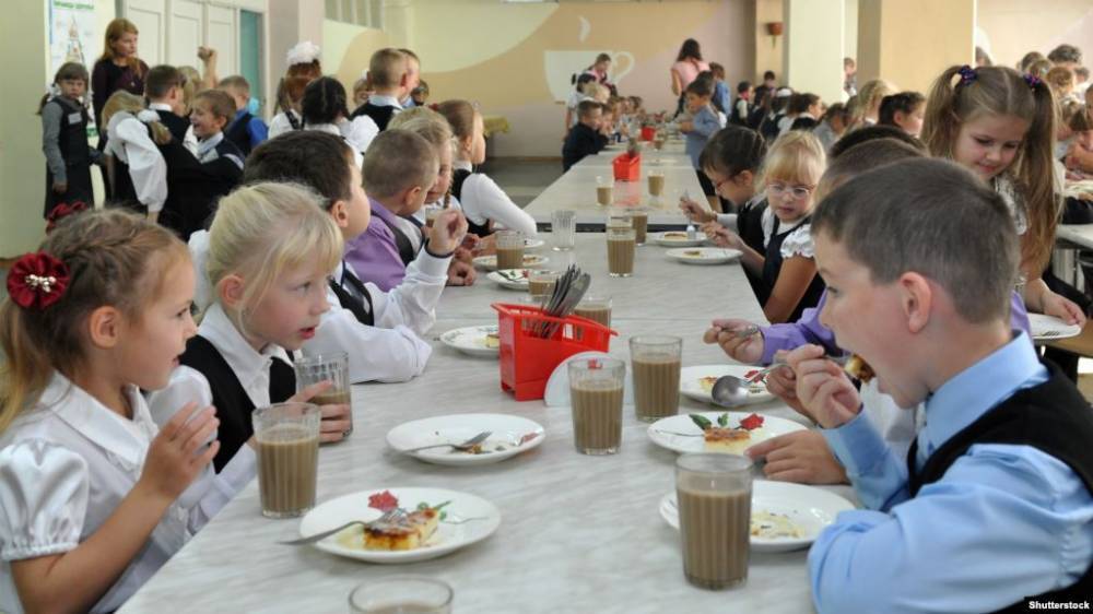 В оккупированном Крыму детей в школах кормили просроченными продуктами