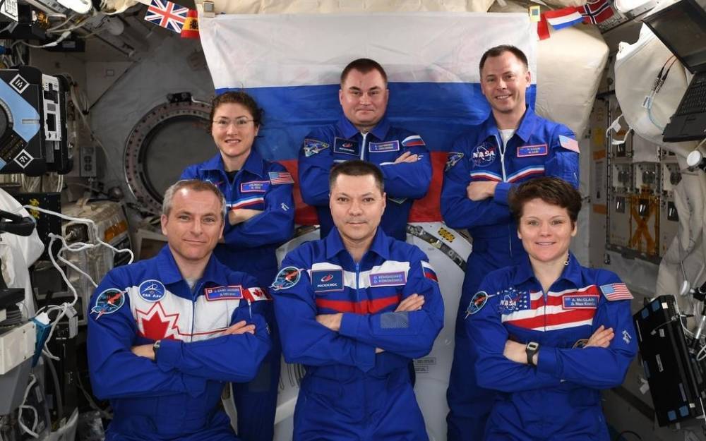 Экипаж МКС поздравил россиян с Днем России