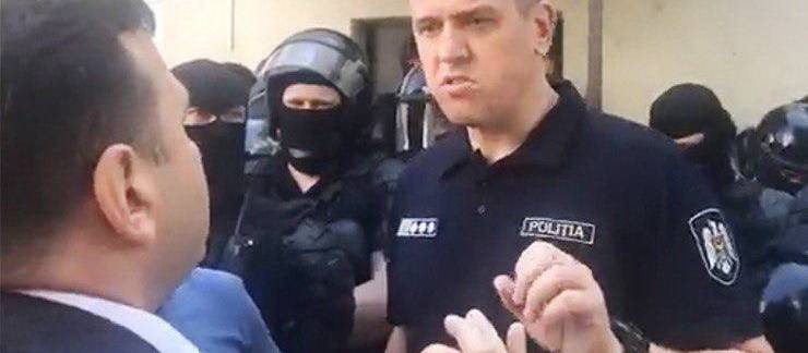 Молдавские полицейские сошлись в рукопашной с главой МВД | Политнавигатор
