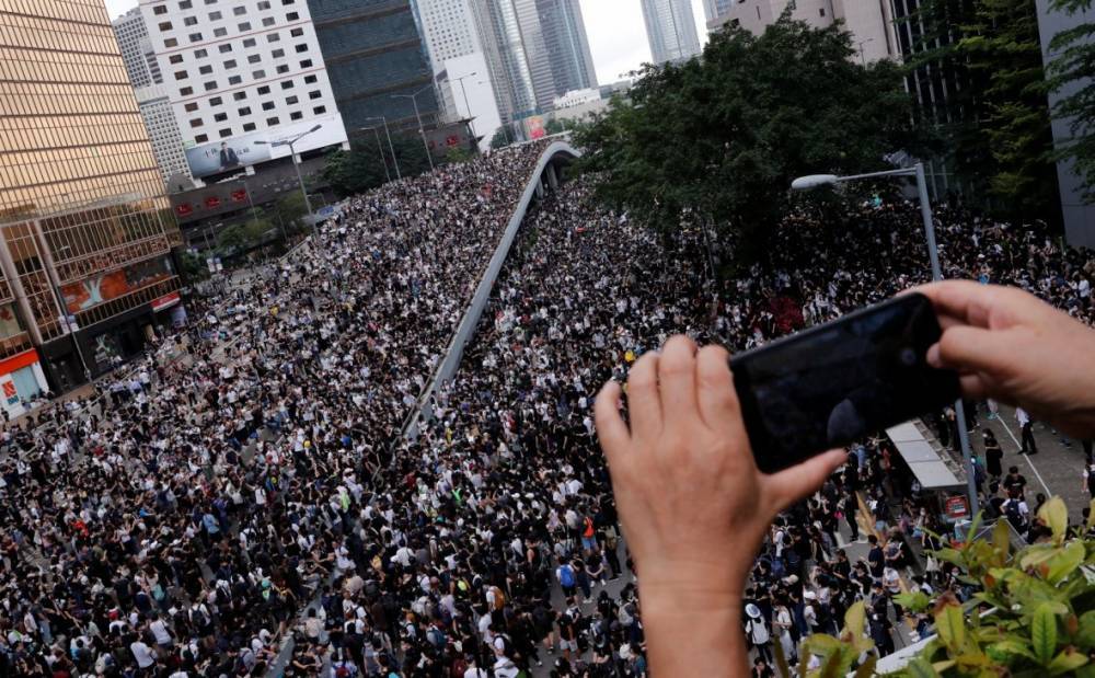 Власти Гонконга отложили принятия закона об экстрадиции граждан в Китай на фоне акций протеста