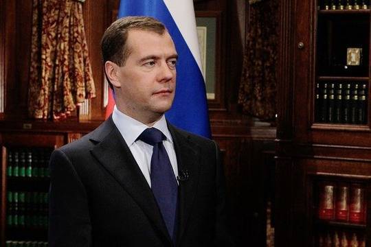 Медведев допускает переход на четырехдневку в будущем