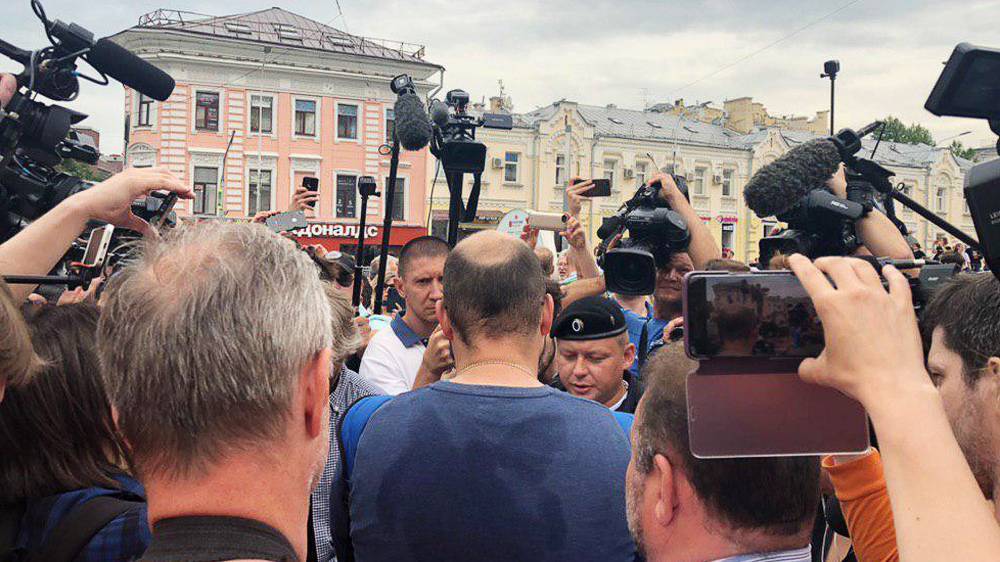 В Москве на марше в поддержку Голунова начались задержания