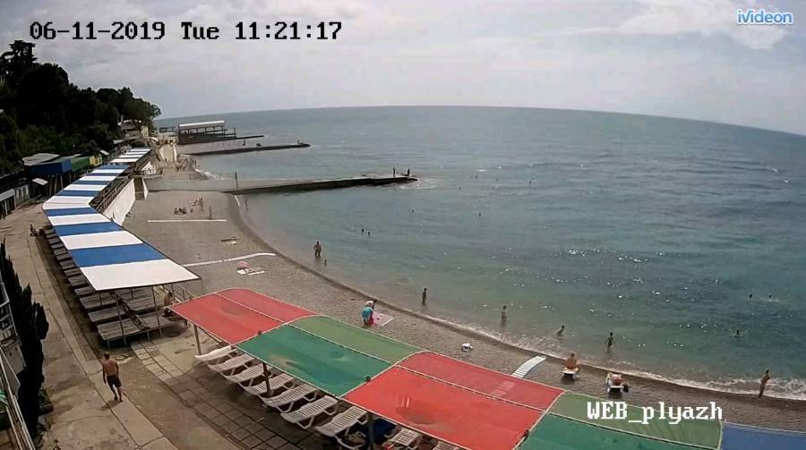В сети показали фото пустых пляжей в оккупированном Крыму