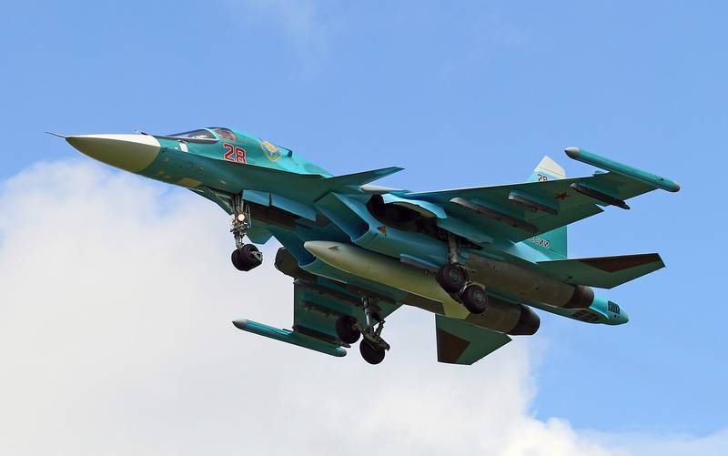Три бомбардировщика Су-34 нового поколения поступили в авиаполк на Урале