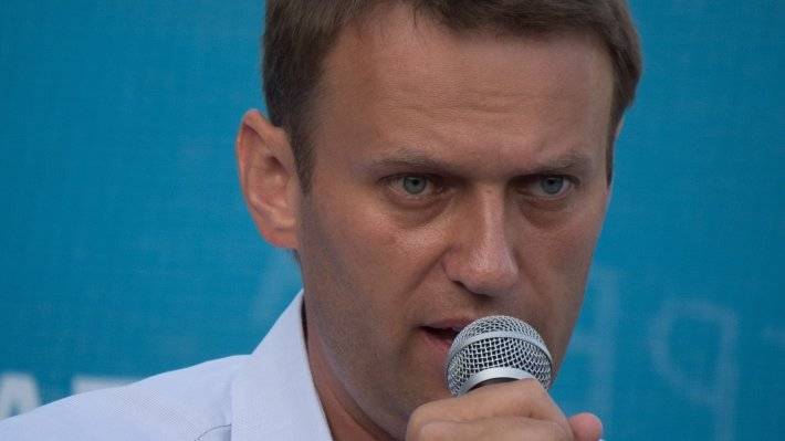 Горе-блогер Навальный уехал с несогласовнной акции в автозаке