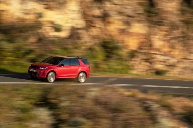 Обновлённый Land Rover Discovery Sport: безопасность и спокойствие вашей семьи
