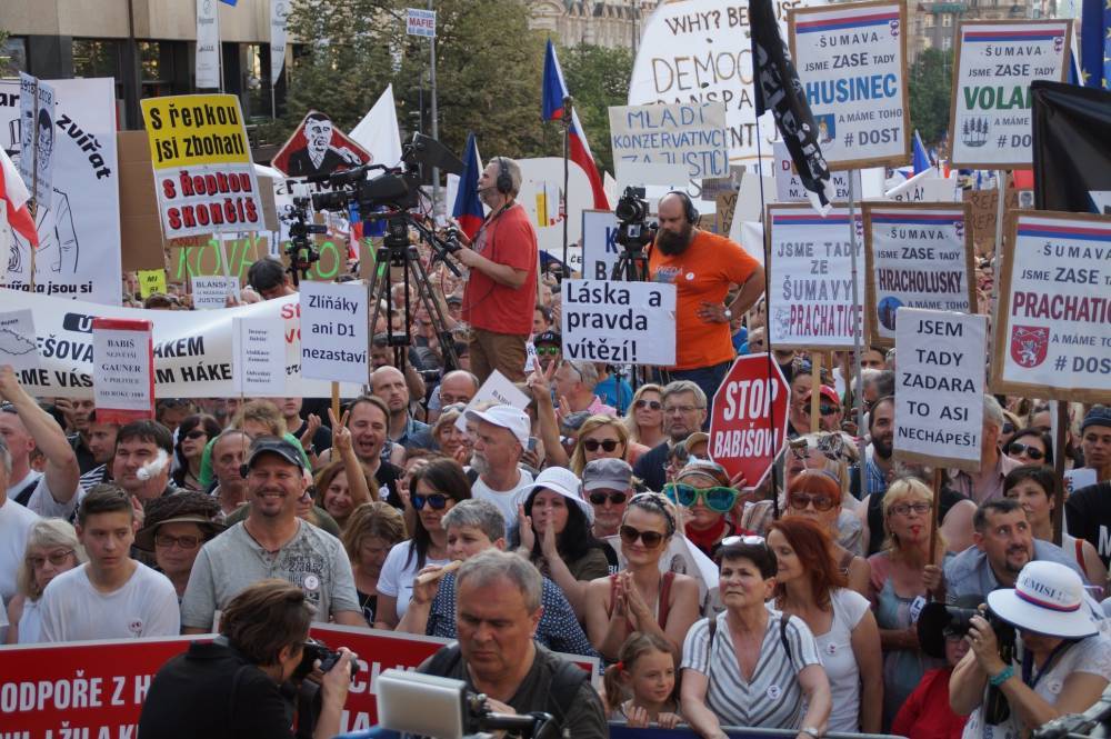 Чехию продолжают сотрясать антиправительственные протесты