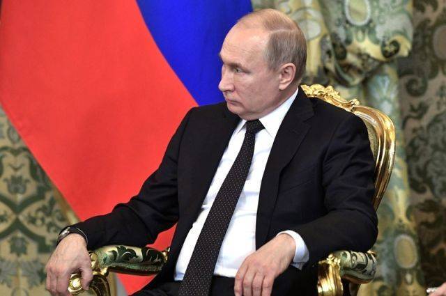 Владимир Путин поздравил жителей страны с Днем России