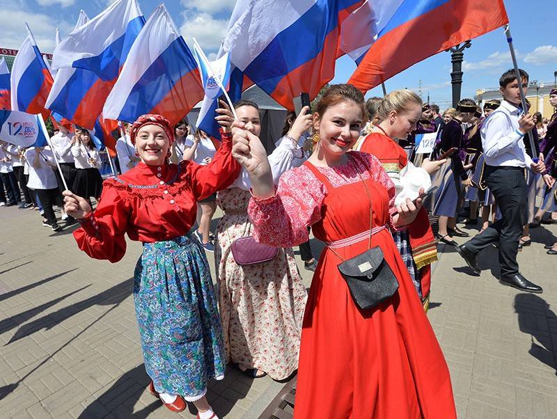 Страна с размахом отмечает День России