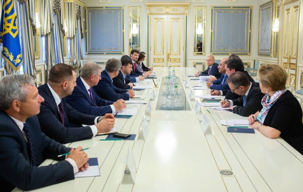 Зеленский: Украина настроена на углубление сотрудничества с ЕБРР