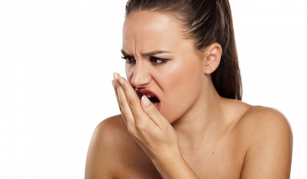 Неприятный запах изо рта: от чего надо избавиться, чтобы от вас не отворачивались