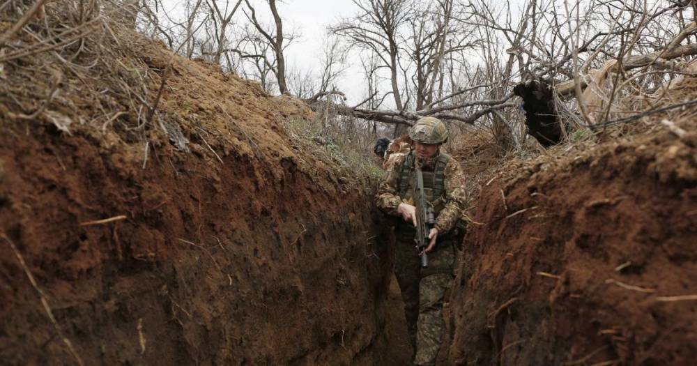 Террористы на Донбассе 12 раз открывали огонь: боец ООС погиб, еще один ранен