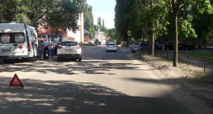 В Воронеже женщина на Мазде сбила 13-летнего мальчика