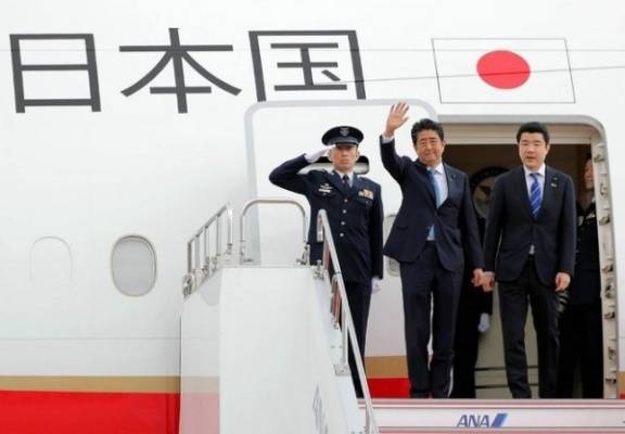 Премьер Японии прибыл в Тегеран с миссией «нейтрального посредника»