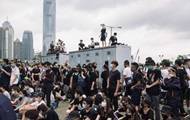 Полиция Гонконга стреляет в протестующих резиновыми пулями