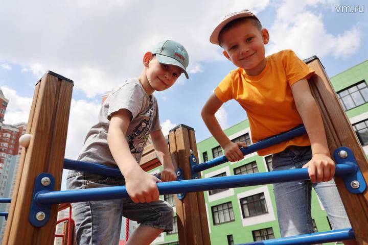 Новые детские площадки установят в парке Капотни