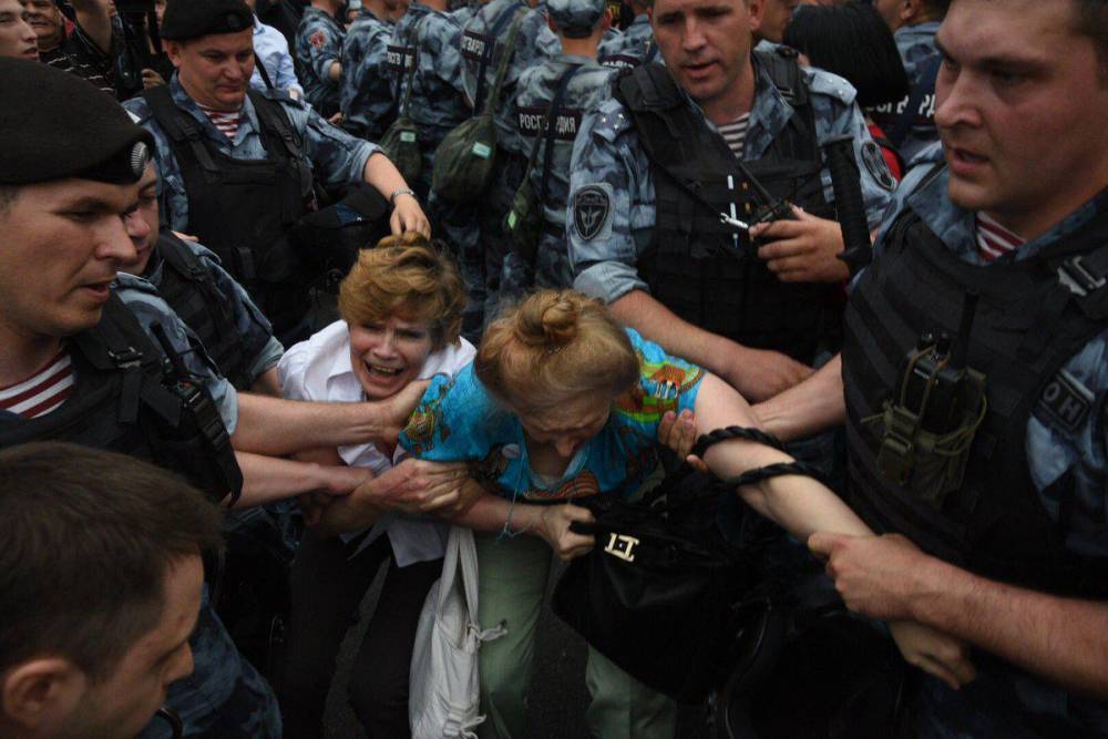Более 400 человек задержали в Москве на акции против сфабрикованных дел&nbsp;— «ОВД Инфо»