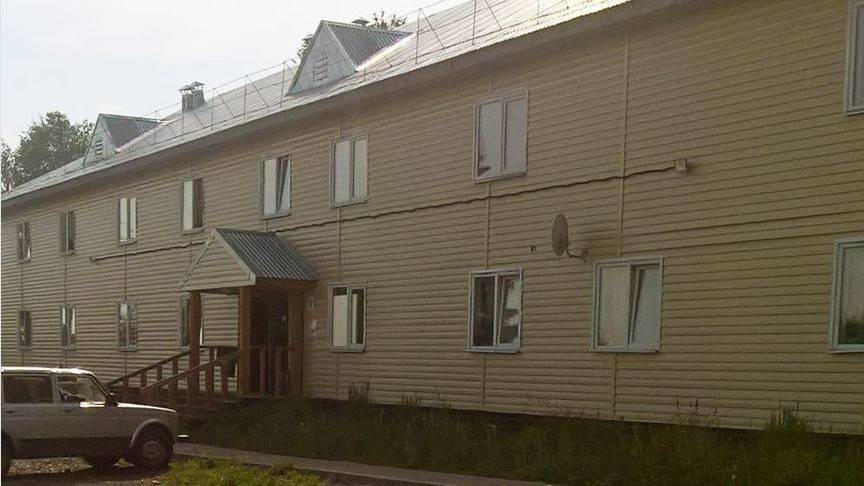 В Кировской области в домах для переселенцев искрят розетки и трескаются стены