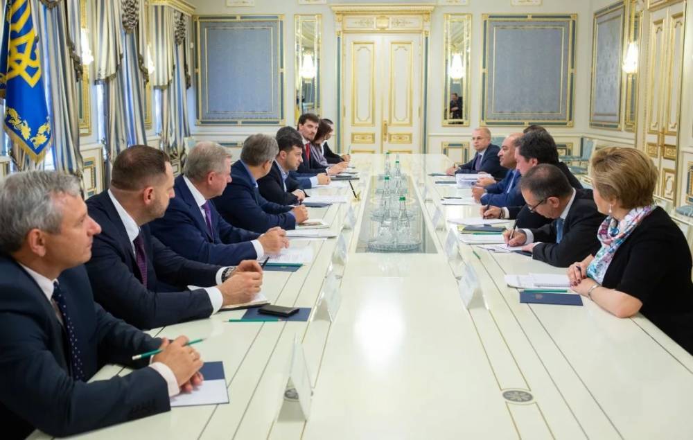 Зеленский провел встречу с делегацией ЕБРР