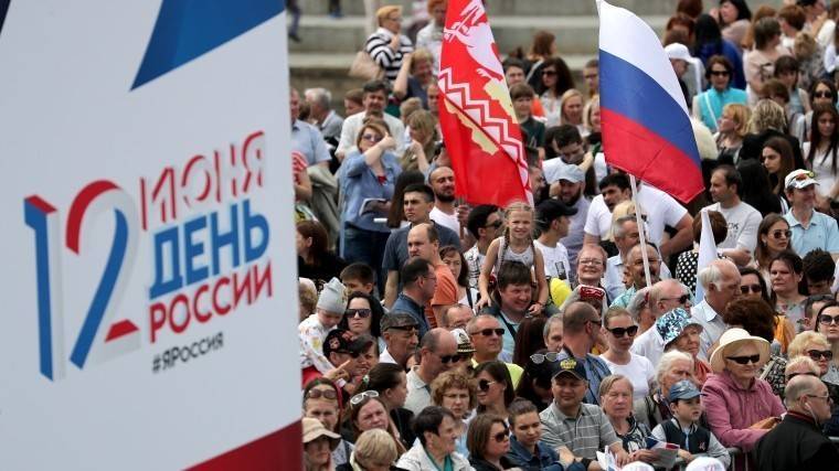 Яркие флешмобы и&nbsp;праздничные концерты: как в&nbsp;стране отмечают День России