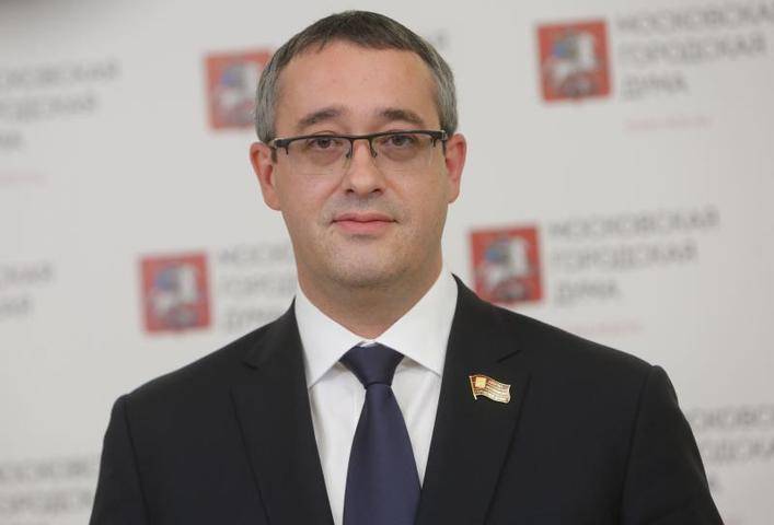 Алексей Шапошников поздравил москвичей с Днем России