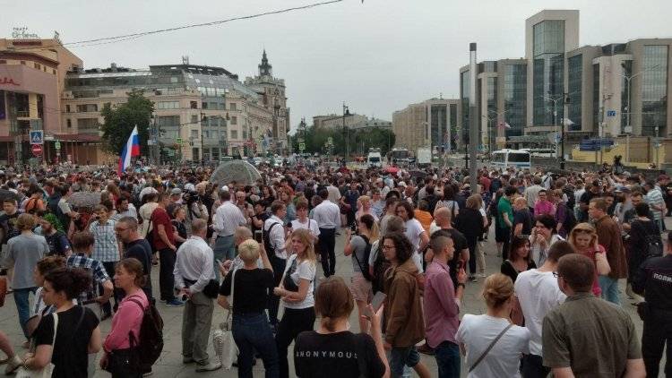 Митинг в Москве финансирует Запад, считают в Совфеде
