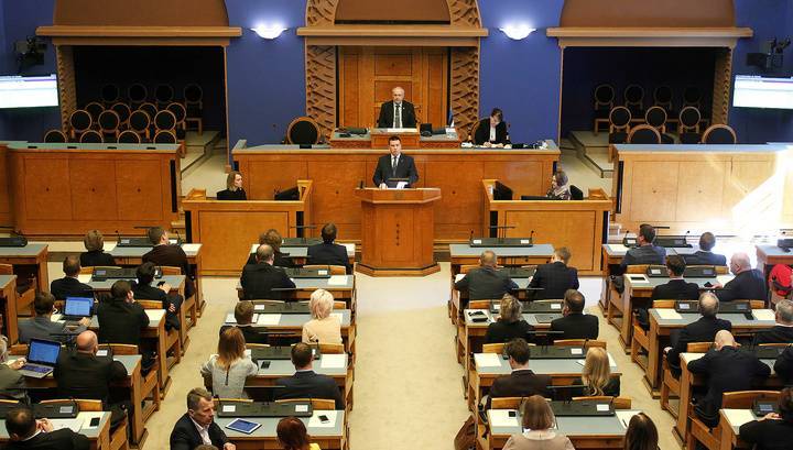 Парламент Эстонии отказался возвращать флаги ЕС в Белый зал