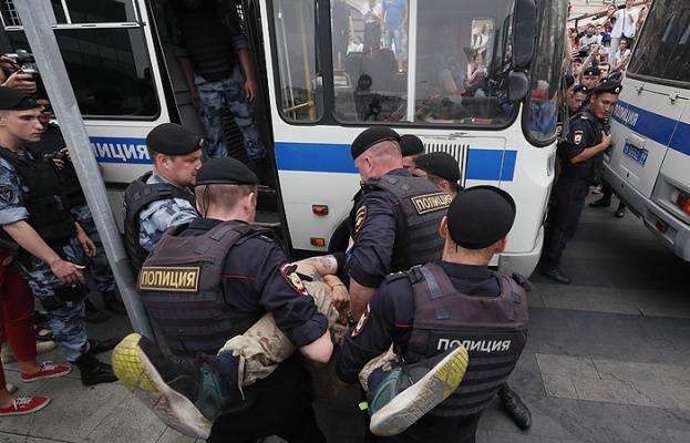 В акции «за Голунова» в Москве участвовали 1200 человек, 200 задержали