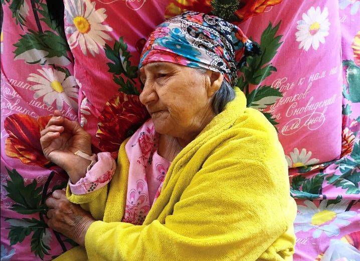 В Астрахани бабушка раздает мудрые советы в Инстаграме
