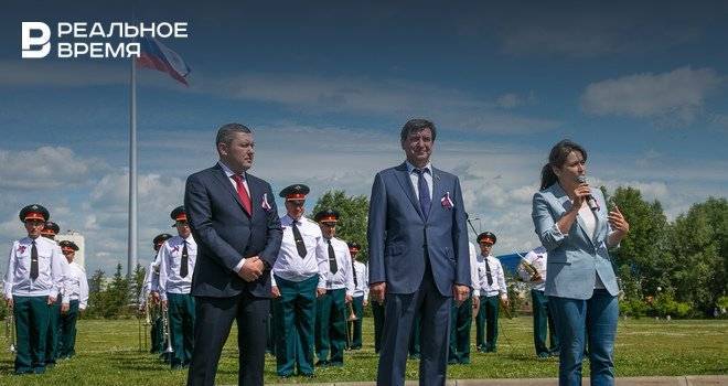 В Казани установили 50-метровый флагшток с российским флагом