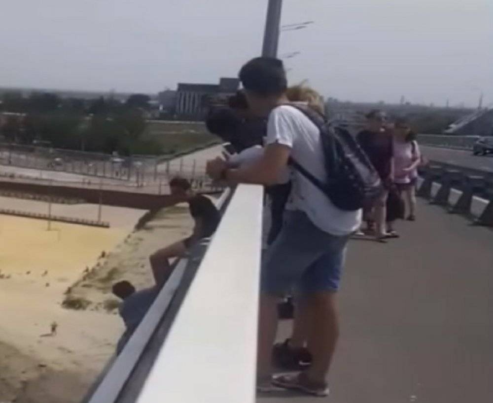 Опасный трюк за бортом Ворошиловского моста пытался исполнить молодой ростовчанин