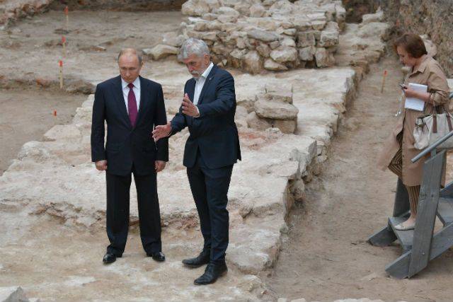 Путин: археологические раскопки в Кремле чрезвычайно важны